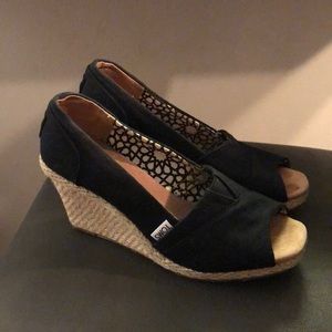 TOMS black wedges
